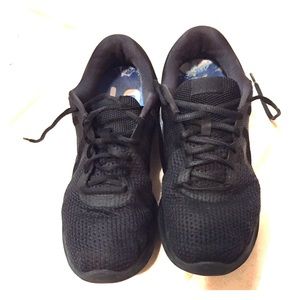 men’s Nike Revolution 4, size 10.5